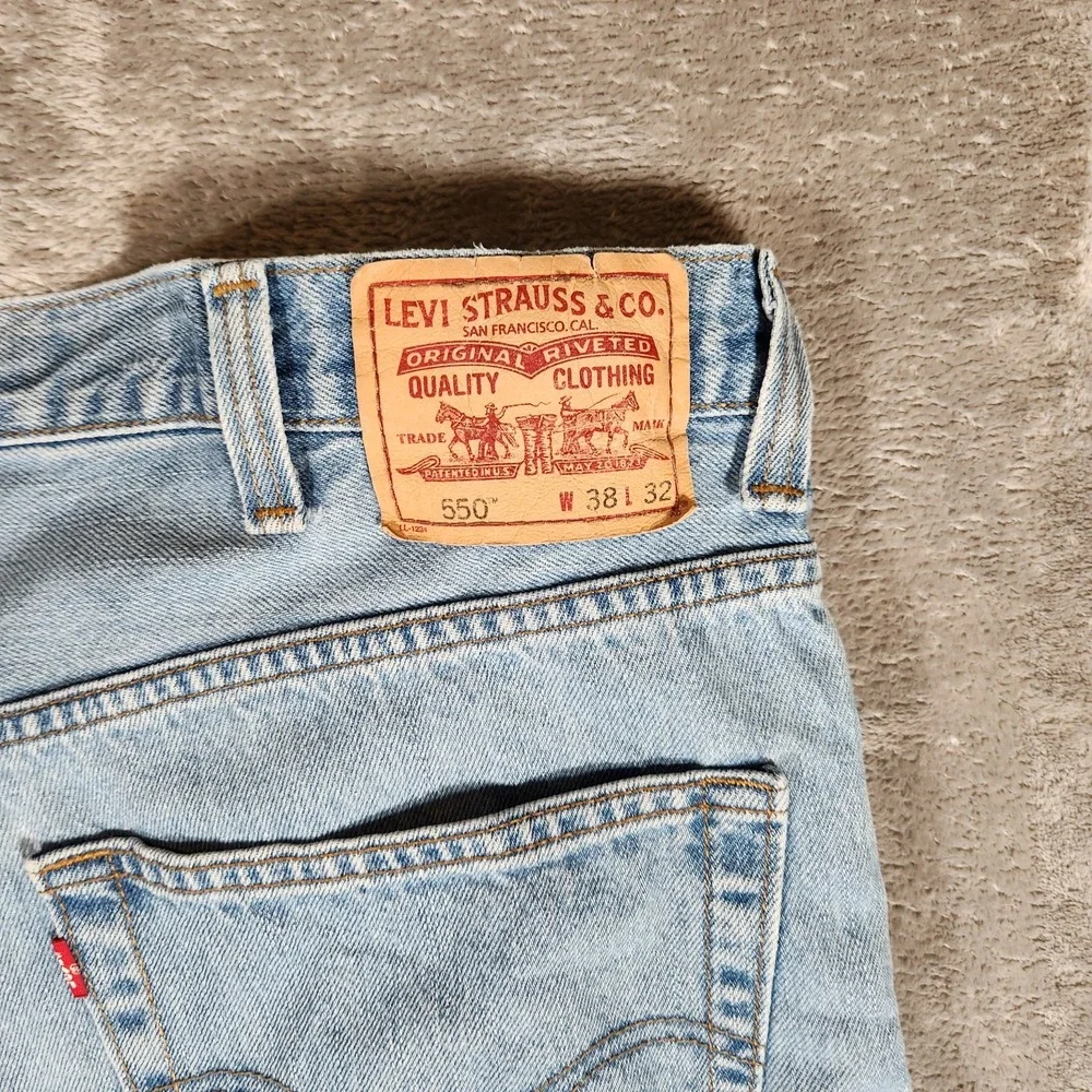 Levi's 550 Jeans Men's 38X31 (Tag 38X32) Blue Relaxed‎ STAIN and MISSING LOOP
